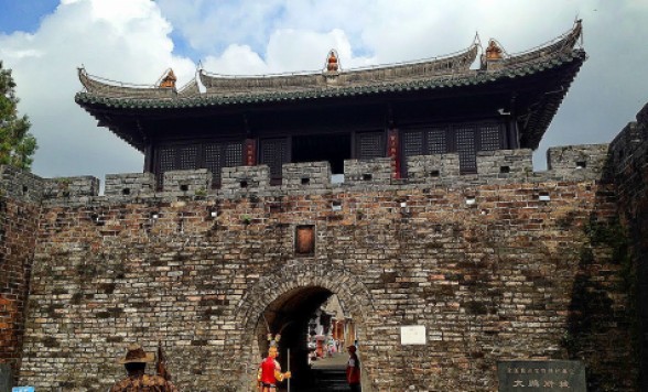 深センの歴史を感じる大鵬所城とアートの街・観瀾版画村を訪れる1日ツアー＜終日/専用車/昼食付き/日本語ガイド＞